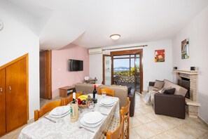TV, fireplace, DVD player