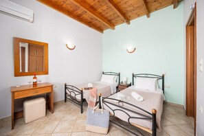 3 bedrooms, travel cot, WiFi, bed sheets