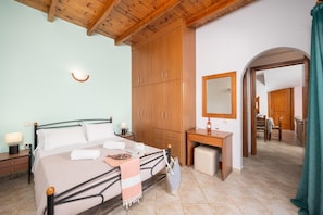3 chambres, lit de bébé portatif, Wi-Fi, literie fournie