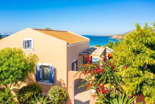 Maria Beach House - Three Bedroom Villa, Sleeps 6