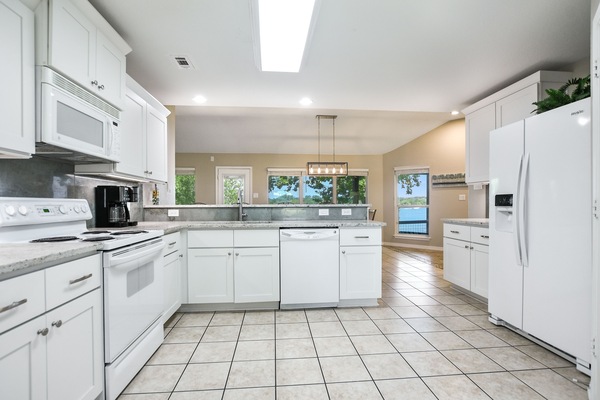 Frigorífic, microones, forn i placa de cuina