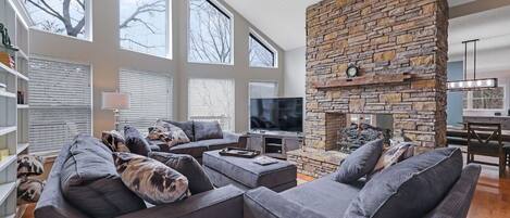 Smart-TV, Kamin, Videospiele, Tischtennisplatte