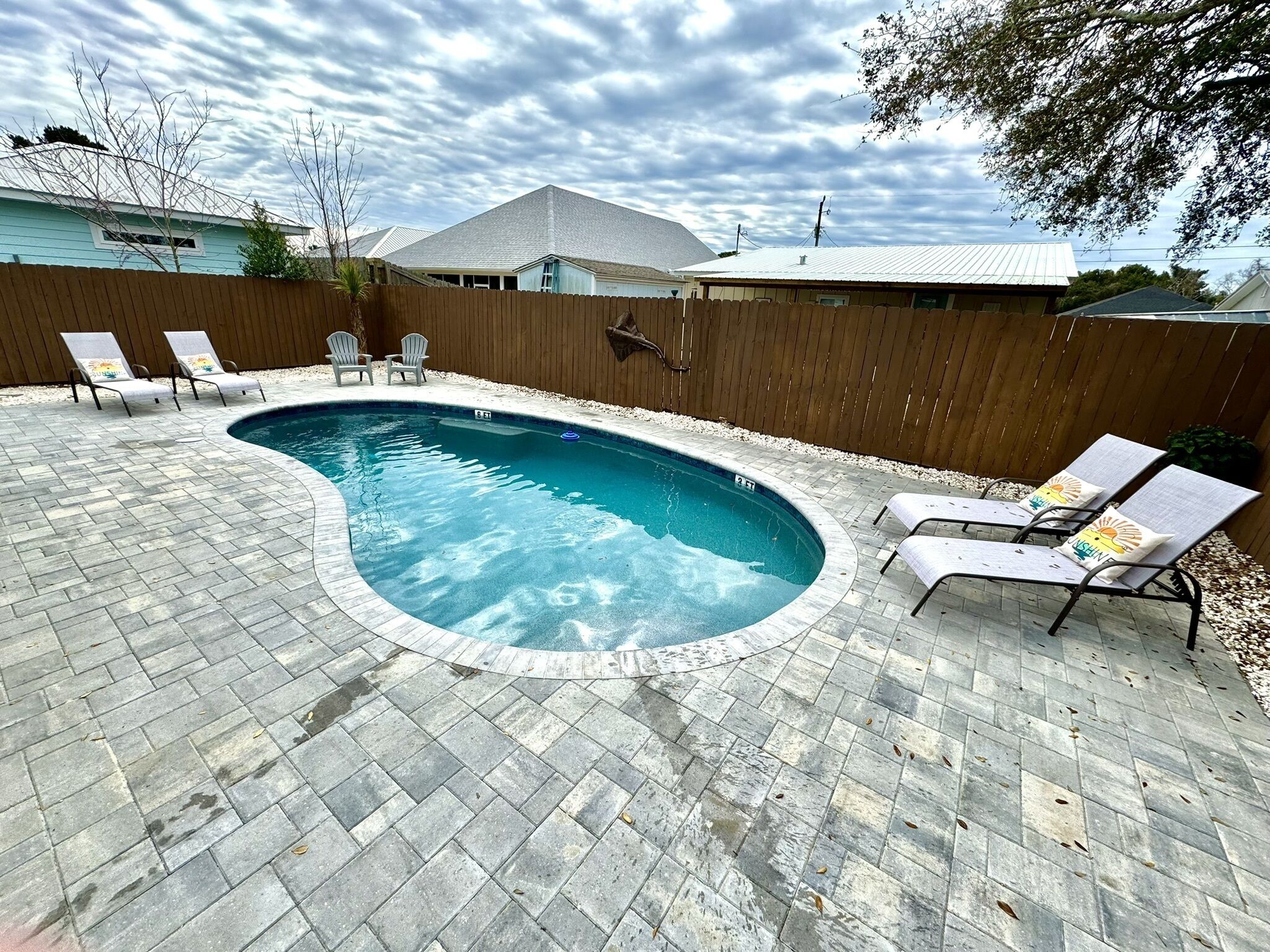 Beach House w/heated Pool, Pet Friendly - 21yo & UP