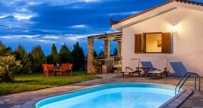 Villa Katerina Private Pool, Sea Views, A/C, WiFi