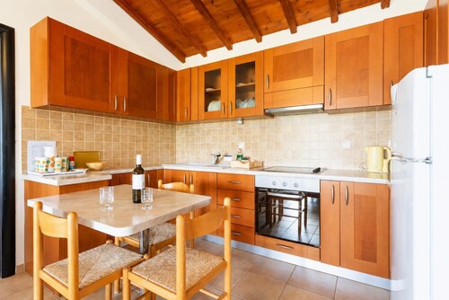 Villa Katerina Private Pool, Sea Views, A/C, WiFi