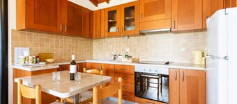 Villa Katerina Private Pool, Sea Views, A/C, WiFi