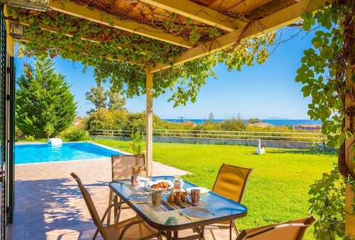 Villa Melissa - Two Bedroom Villa, Sleeps 5