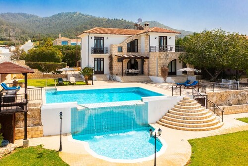 Villa Minoas - Four Bedroom Villa, Sleeps 10