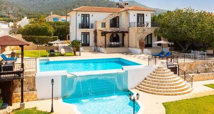 Villa Minoas - Four Bedroom Villa, Sleeps 10