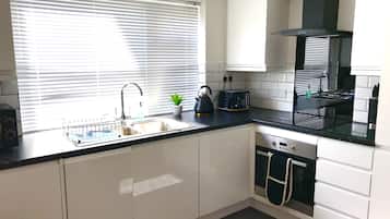 Microwave, dishwasher, coffee/tea maker, cookware/dishes/utensils