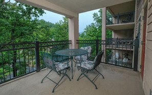 Outdoor dining - Creek View GH403 - Sip coffee on the balcony with the sound of the creek! (Gatlinburg)