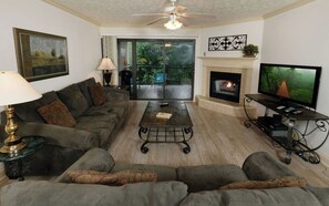 TV, fireplace, DVD player - Creek View GH403 - Sip coffee on the balcony with the sound of the creek! (Gatlinburg)