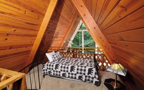 2 bedrooms, desk, WiFi, bed sheets