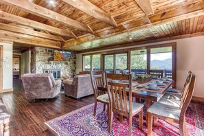 Dining - Picture Perfect 925 - Luxury Amenities, Mountain Views and Lovely Outdoor Spaces! (Gatlinburg)
