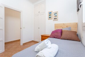 3 chambres, fer et planche à repasser, Wi-Fi, draps fournis