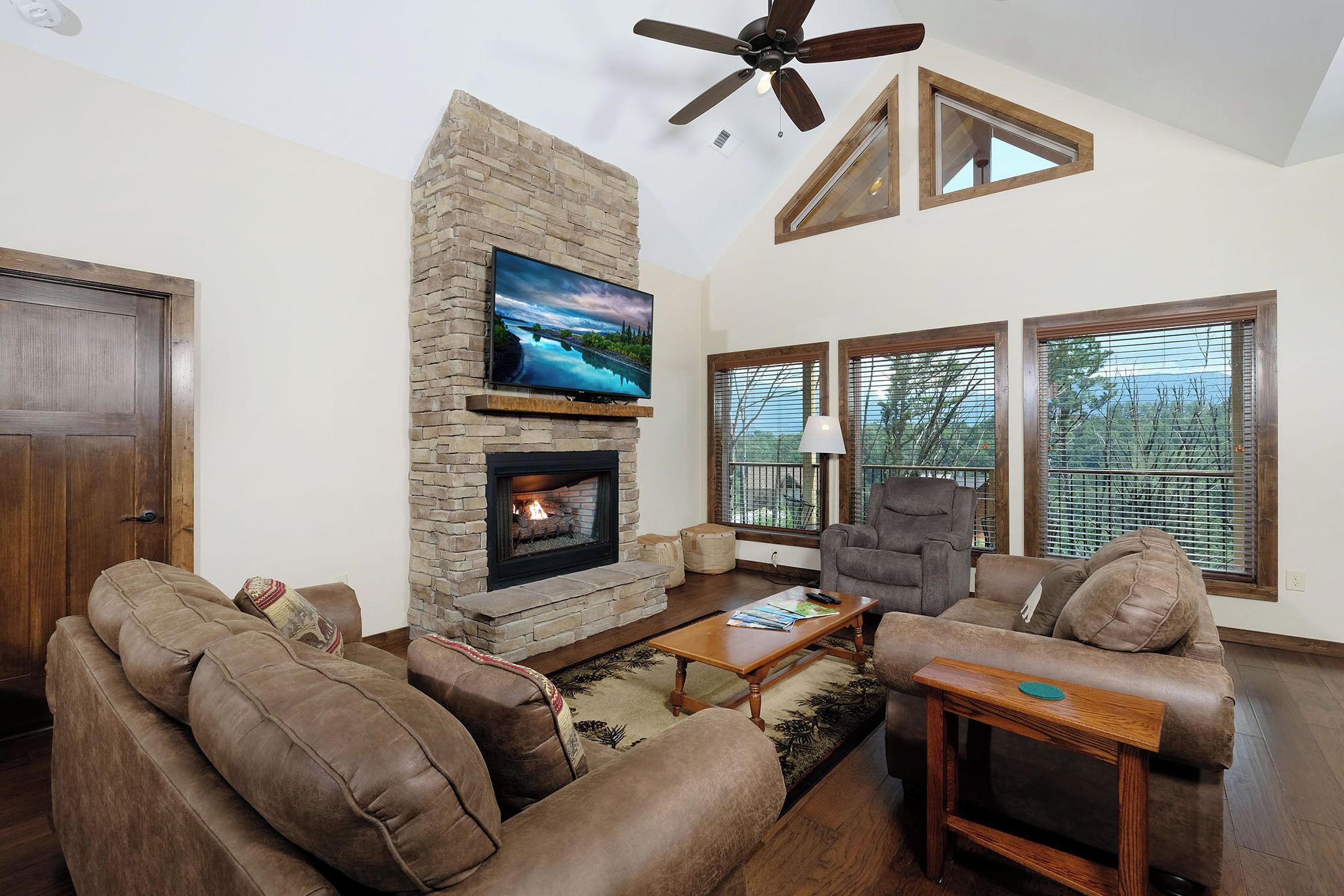 تلفزيون، مدفأة، ألعاب فيديو