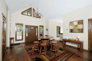 Interior - Relax and Soak with a Mountain View! - Bear Watch 1011 (Gatlinburg)