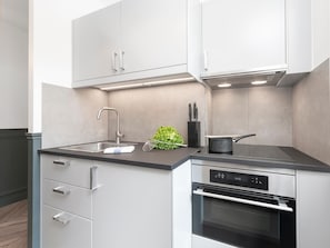 Refrigerador, microondas, horno, placa de cocina