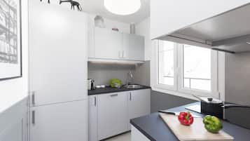 Frigorifero, microonde, forno, piano cottura