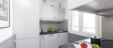 Fridge, microwave, oven, stovetop