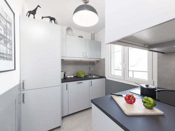 Fridge, microwave, oven, stovetop