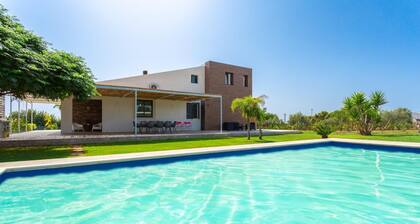 Villa Akos Large Private Pool, A/C, WiFi