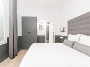 3 bedrooms, desk, iron/ironing board, free WiFi