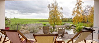 La Maison Devant La Prairie