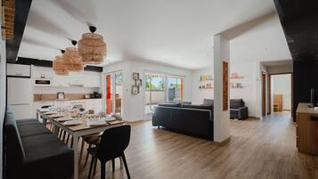 Cottage, Accessible, Courtyard View (La Terrasse) | Dining