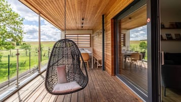 Panoramic Cottage, Courtyard View (Le Deck) | Terrace/patio