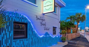 Exterior - 🐚BBR #10, Steps to the Beach, HTD Pool, Lrg Rm w/Living Rm, Kitchen & 4 Beds! (Treasure Island)