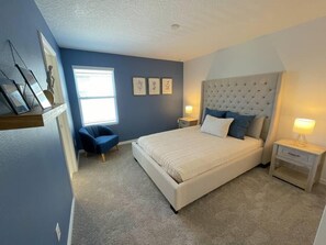 8 habitaciones, tabla de planchar con plancha, cuna de viaje y wifi 