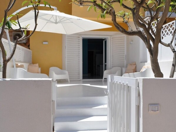 Terrace/patio - Villa Glicine just 30 meters from the sea (SAN VITO LO CAPO)