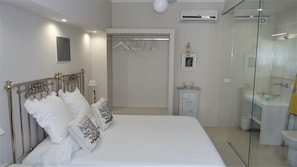 3 bedrooms, iron/ironing board, free WiFi, bed sheets - Villa Glicine just 30 meters from the sea (SAN VITO LO CAPO)