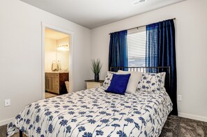 3 slaapkamers, een strijkplank/strijkijzer, wifi, beddengoed