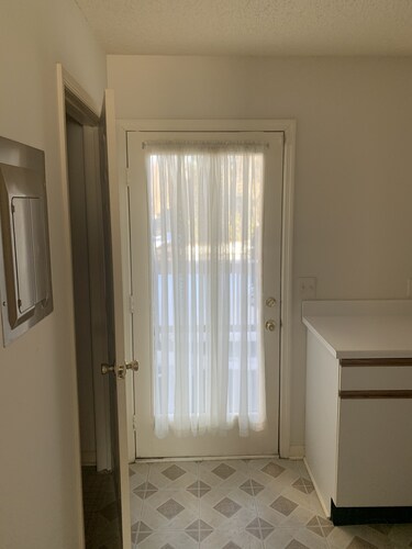 Catskills 2 bedroom condo/townhouse in the woods Woodridge NY 4 months min stay 