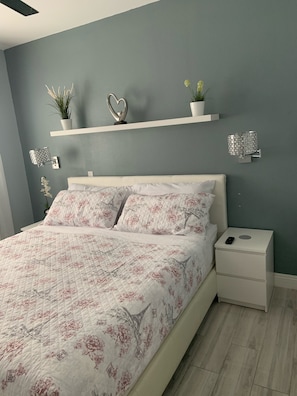 2 bedrooms, iron/ironing board, free WiFi, bed sheets