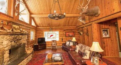 Coal Creek Mountain Lodge
PREMIER mountain lodge with beautiful scenic views!
