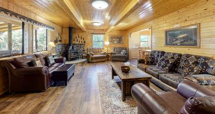 Ideal Gem on the River w/ Wood-Burning Fireplace, Spacious Deck, & WiFi