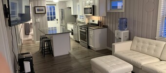 Plum Place - Dog Friendly, Steps from the beach