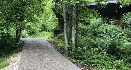 Private RRG Cabin • Hot Tub • 2BR • Secluded in the Woods