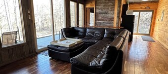 BEST CABIN EVER!-IN THE WOODS-SUPER CLEAN-HOT TUB-PAVED ROAD-NATURAL BRIDGE PARK