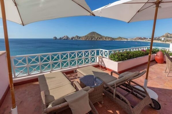Terrace/patio - Beachfront 5 Bedroom Owner's Penthouse Suite in Cabo (Cabo San Lucas)