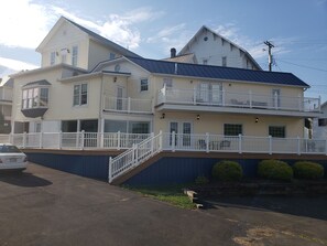 Exterior - Historic Hardware Inn with River Views: Suite 103 (Stockport)