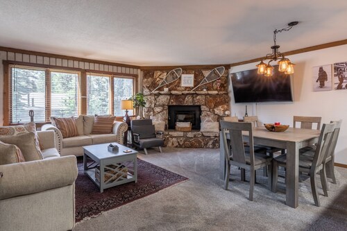 REMODELED 2 BED CONDO