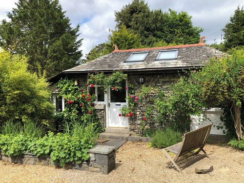 A lovely open plan detached cottage in a rural location.