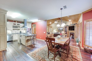 Dining - Private Dock: 'The River House' in Heber Springs! (Heber Springs)