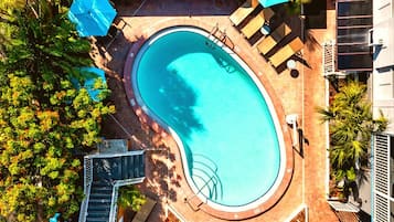 Een verwarmd zwembad