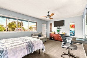 Desk, iron/ironing board, free WiFi, bed sheets - 🏖️ BBR #5, Steps to the Beach, Heated Pool w/Full Kitchen & 2 Beds! (Treasure Island)