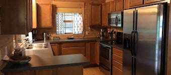 Beautiful Log Lake Cabin- Saugatuck